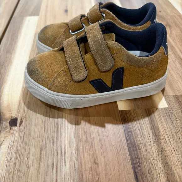 🖤Veja Kids Tan Suede Sneakers size 8.5 Toddler - Picture 3 of 3